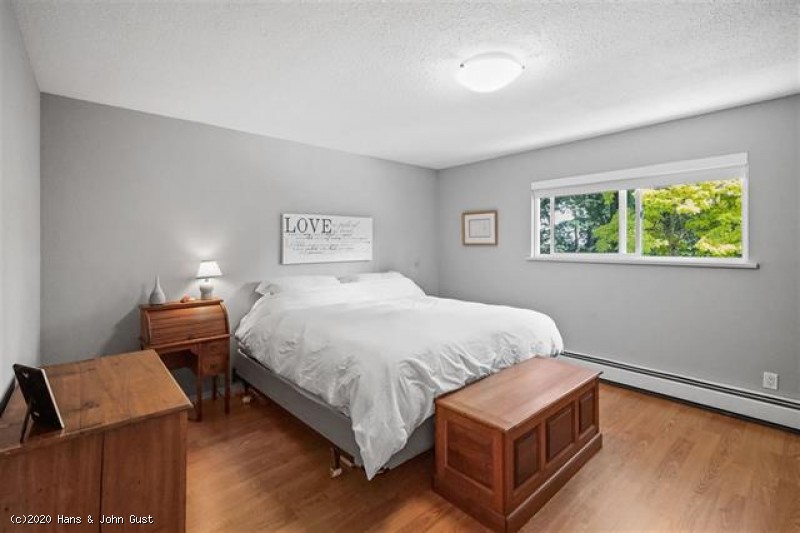 13182 15 AVENUE, Surrey, B.C.